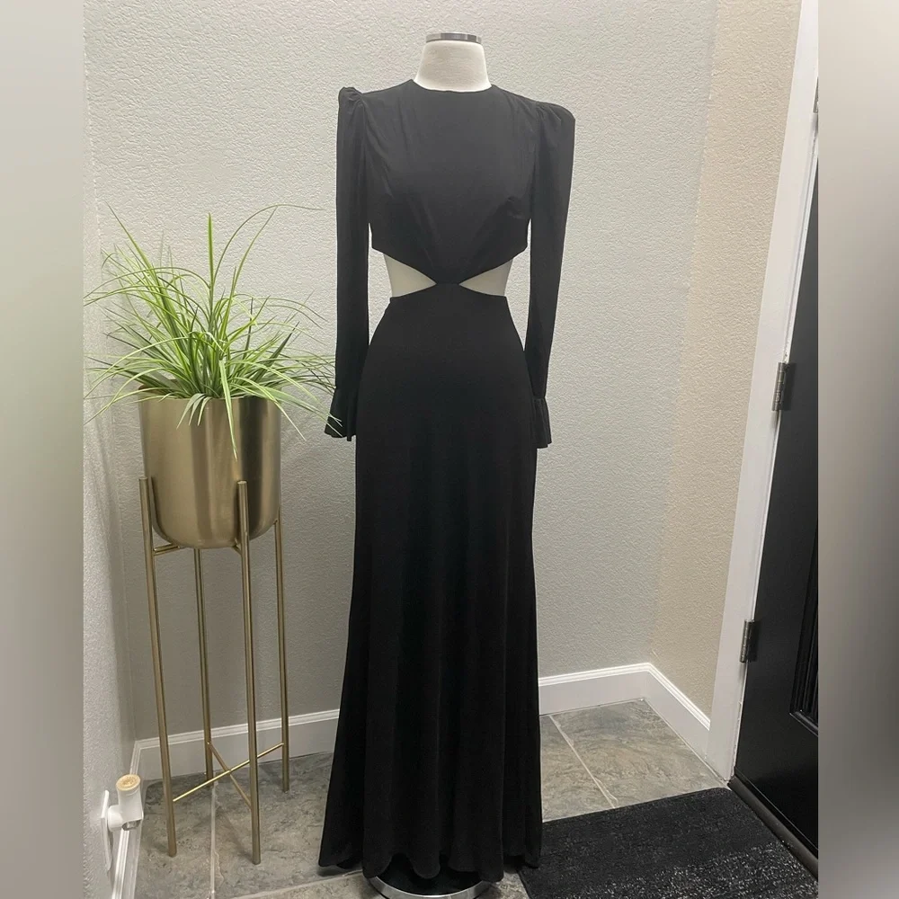 Mac Duggal description leena